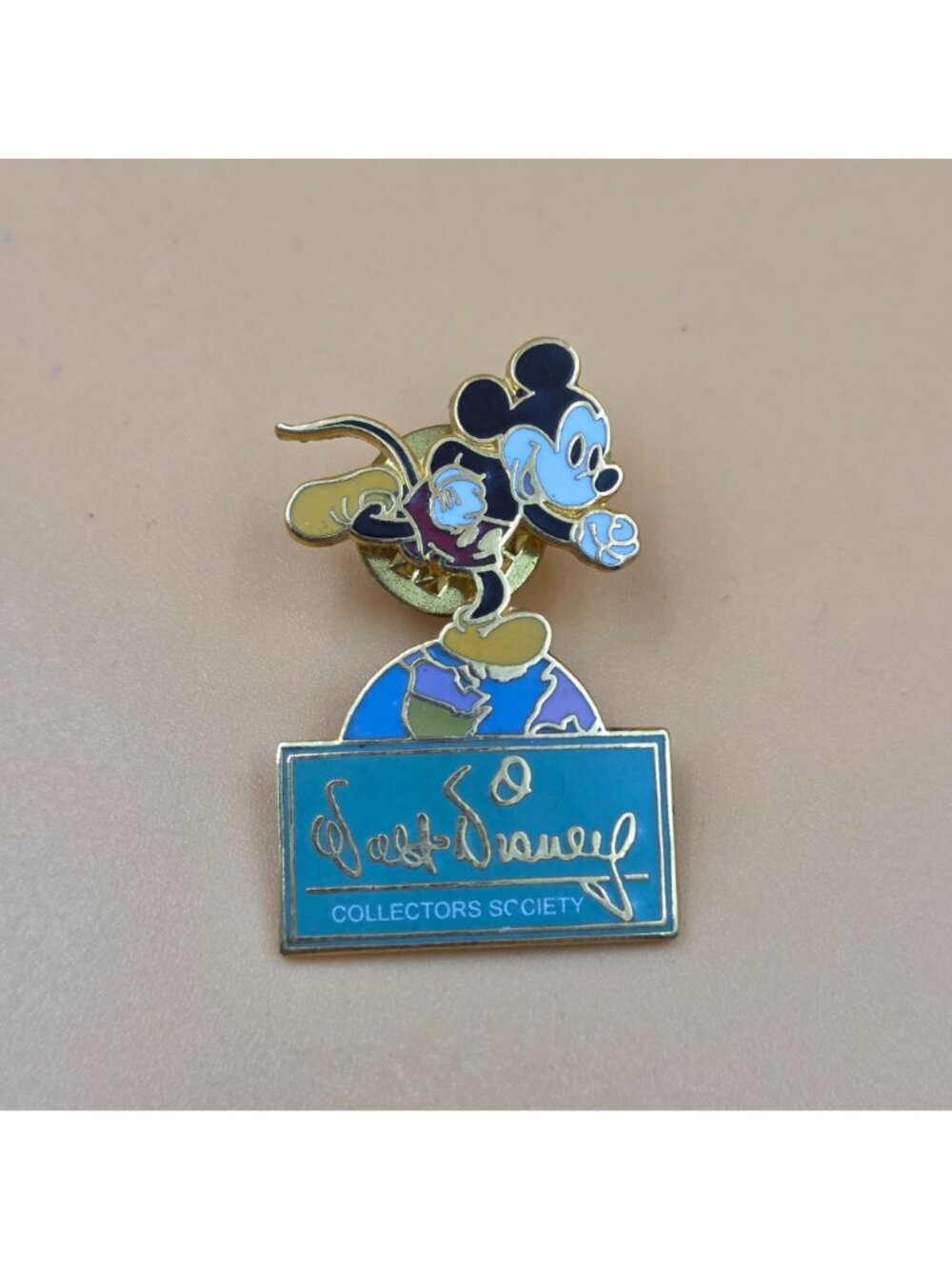 WDCC Millennium Mickey On Top of the World Thru Mirror Figurine Cloisonné Pin - Picture 8 of 13
